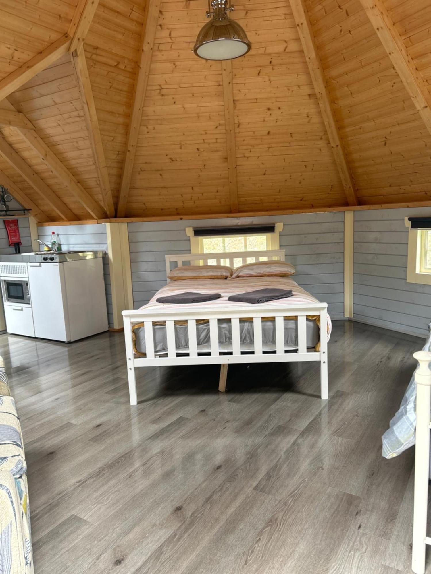 1Lochness Glam Lodges Inverness Exterior foto